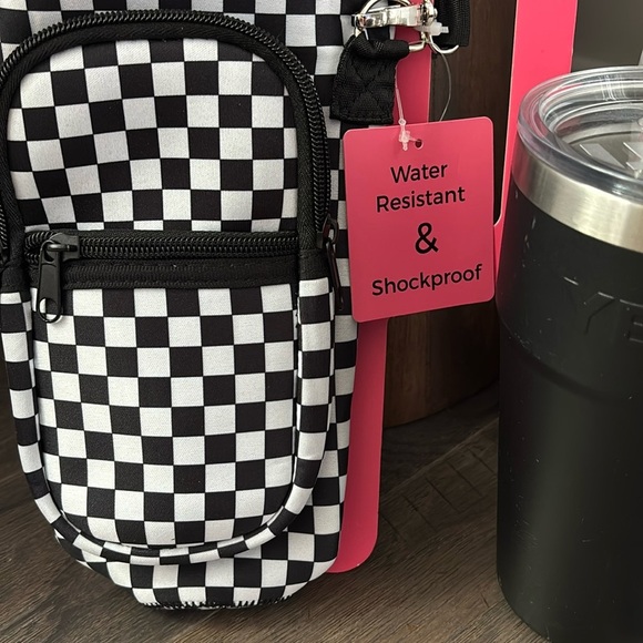 Tumbler Holder,crossbody/shoulder,zip pockets, water resistant/shockproof - Picture 3 of 11